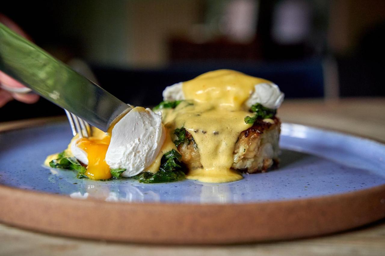מלון קורשם The Methuen Arms מראה חיצוני תמונה A dish of haddock with a sauce of eggs and mustard