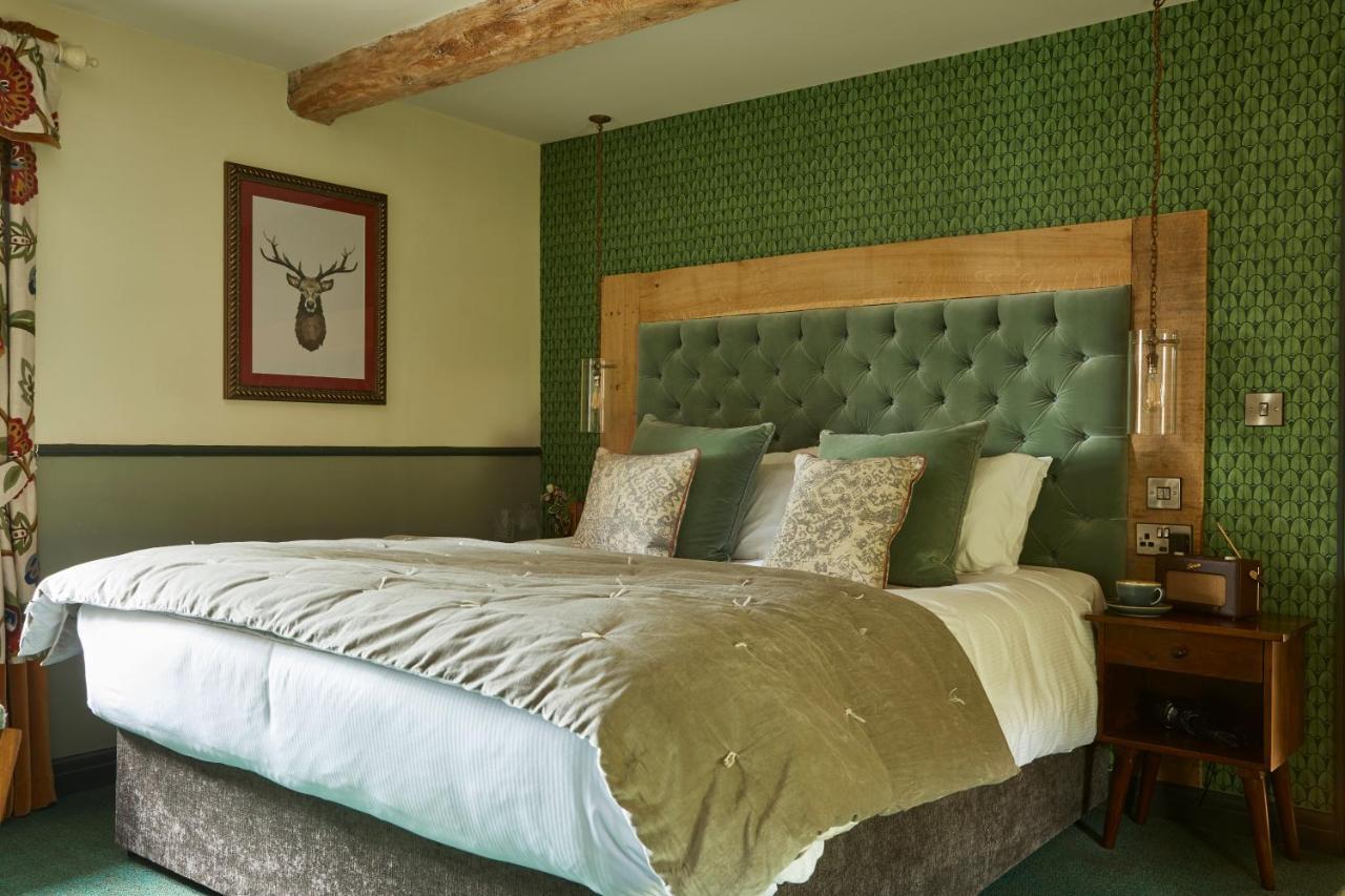 מלון קורשם The Methuen Arms מראה חיצוני תמונה A bedroom at The Old Swan