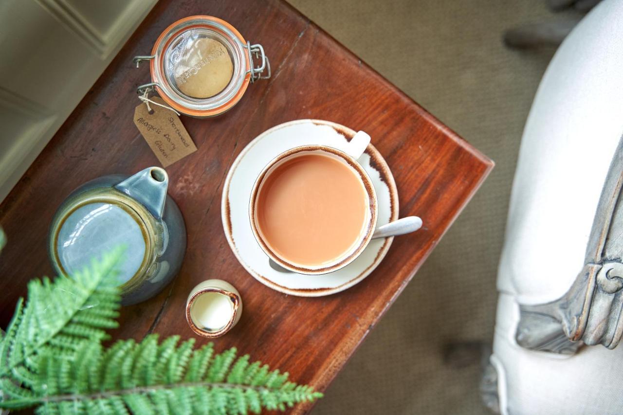 מלון קורשם The Methuen Arms מראה חיצוני תמונה A cup of tea