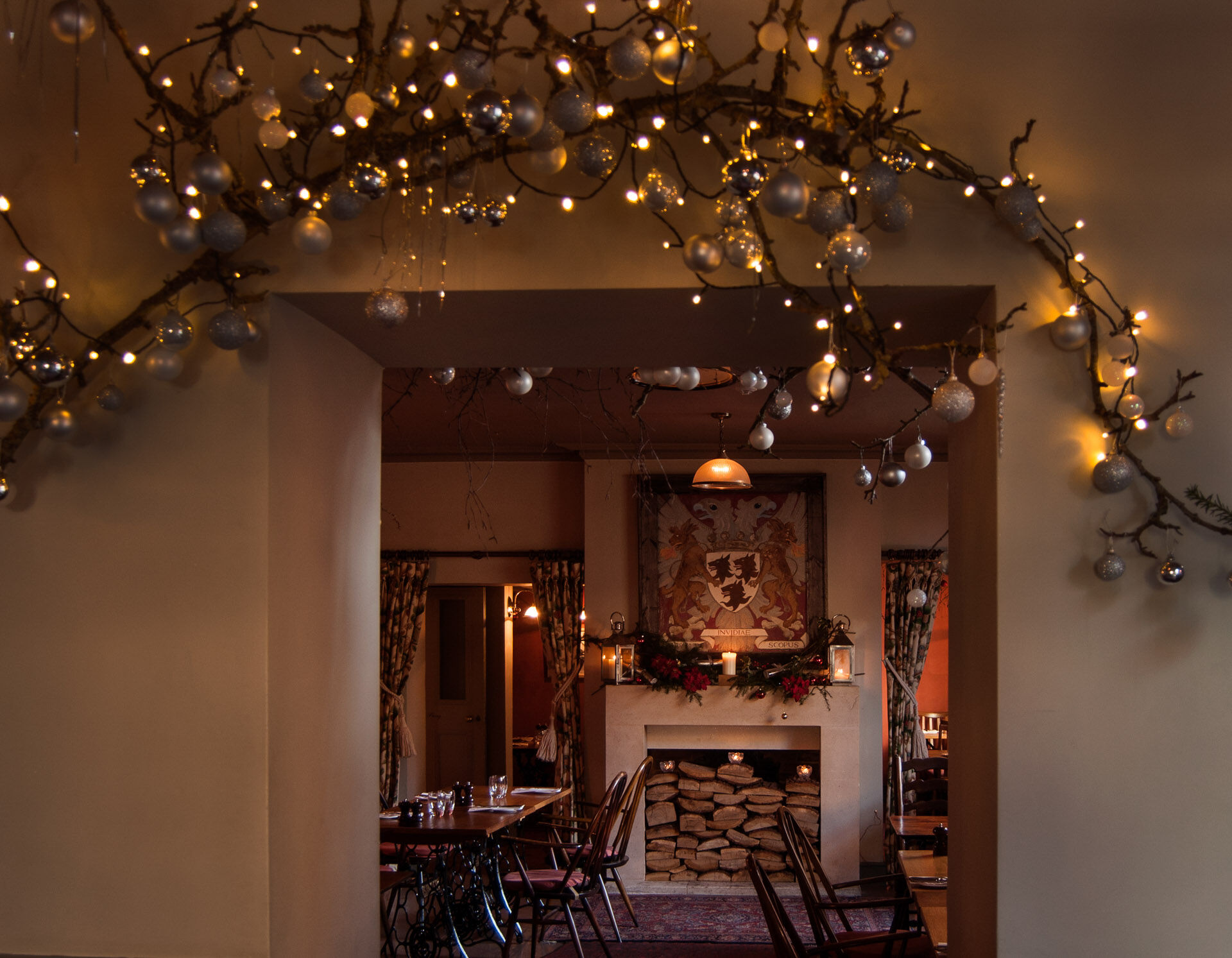 מלון קורשם The Methuen Arms מראה חיצוני תמונה The restaurant at the hotel