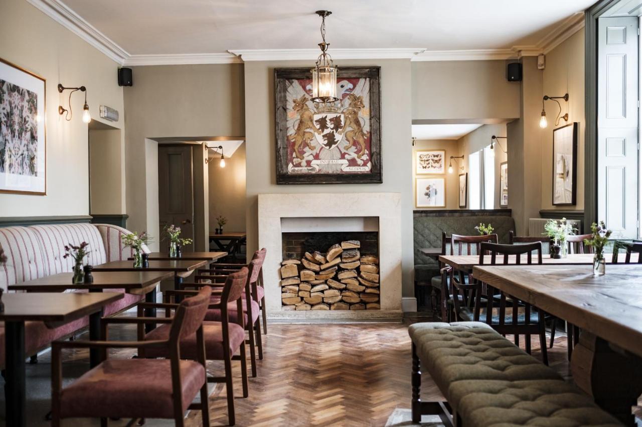 מלון קורשם The Methuen Arms מראה חיצוני תמונה The interior of the restaurant