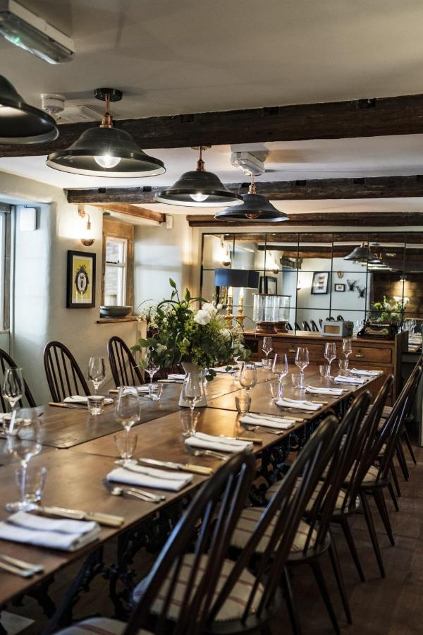 מלון קורשם The Methuen Arms מראה חיצוני תמונה The interior of The Swan