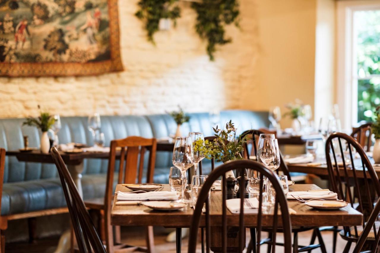 מלון קורשם The Methuen Arms מראה חיצוני תמונה Interior of the restaurant